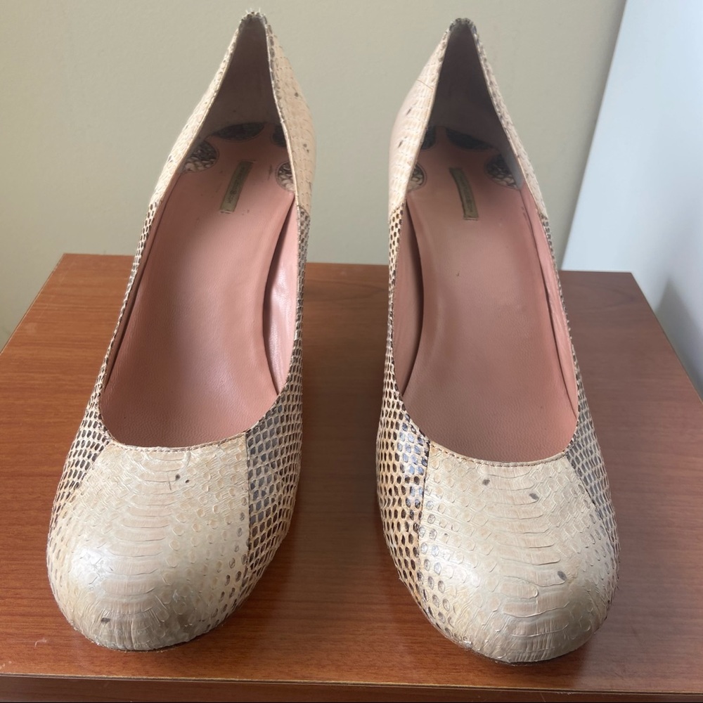 MaxStudio.com Snakeskin Kitten Heeled Shoe